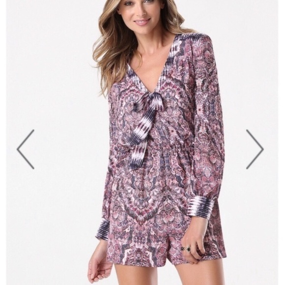 bebe Pants - 🌸BEBE🌸 NWT PRINT TIE NECK ROMPER🌸